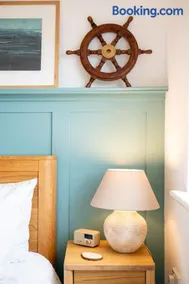Offshore, Coastal retreat, set in the heart of Charlestown - Image 3