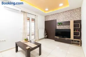 F & B Collection - 2BR Fast Wi-Fi Penthouse - Image 2