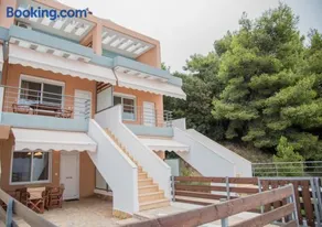 Aperanto House Paralia Loutsas - Image 2