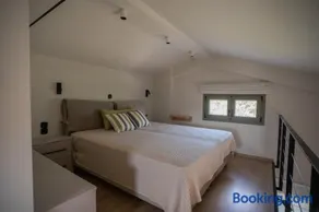 The Olive Grove Escape - Image 3