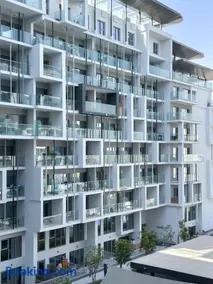 Stylish Studio Apartment Masdar Near Airport - Image 5