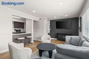 Newly Renovated Unit in Central Spfld #204 - Image 1