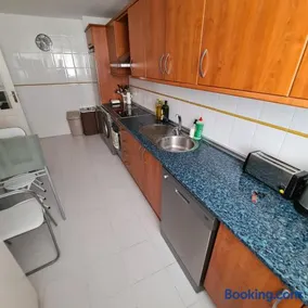 3 bedrooms with pool & parking, close to sea and Gibraltar - Image 4