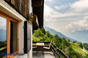 Charlie & Alaska Apartments by Quokka 360 - Cozy Mountain Stay Near the Carì Ski Slopes - Image 1