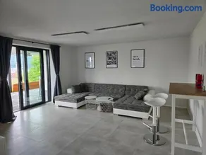 BB Central Apartment with pool and garden - Image 3