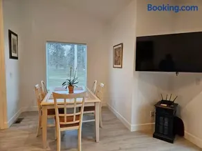Private Townhomes with EV Charger and Parking and Free Wi-Fi - Image 3