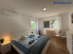 Sunset - Spacious Family Retreat - Image 1