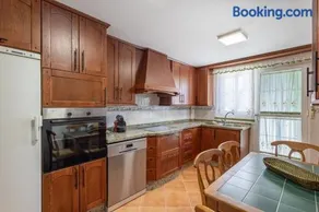 Spacious townhouse with private pool - Image 1