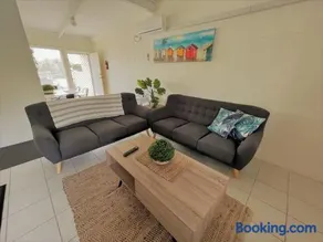 Esperance Little Units 2 - Image 3