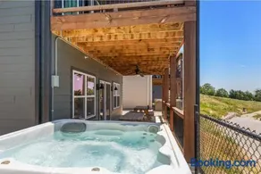 Lake Lookout Retreat and 9bdr - Image 2