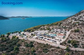 Camp Panorama with pool - Image 2