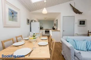 TARIAN HAF-3 BED-SEA VIEW BUNGALOW-TREARDDUR BAY - Image 5