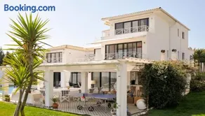 Huge Stunning Villa - Image 1