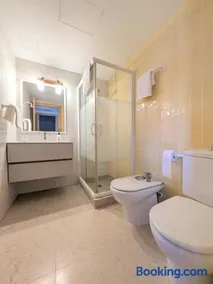 Beachside Apartment with Private Parking & Nature Views - Image 1