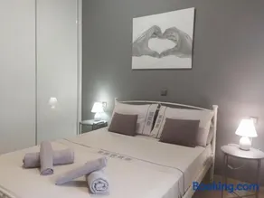 Grey Sense Luxury Apartment - Image 4