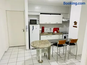 Quarto e sala com piscina próximo à praia - Image 2