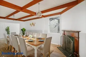 Seednest Spacious Family Home BBQ &Large Dining - Image 3
