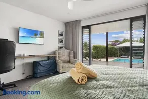 Poolside Escape - Close To Beach & Golf Course - Image 4