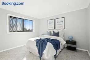Ocean-View Retreat for Family Getaways Wollongong - Image 4