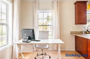 Luxury & Jolly Private Room in DC - Image 2