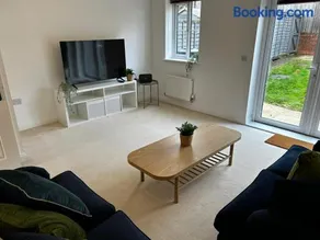 Andover Charming Three Bedroom House - Image 2