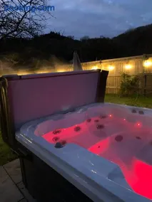 Ideally located Luxury Country Escape-The Lookout-with private garden dog friendly and private hot tub - Image 5
