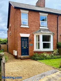 Fallow Cottage - Image 1