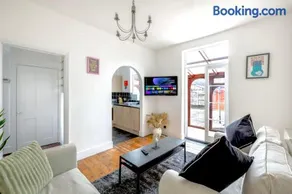 Greener Stays - A Beautiful 3-double bedroom House - Image 1