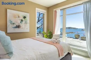 Endless Coastal Views Peaceful B&B in Nanoose Bay - Image 2