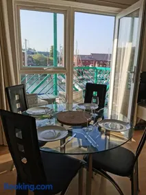 Apartment by the Beach - Image 3