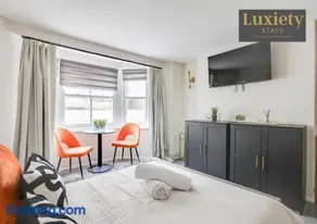Stylish Sunny Studio City Centre By Luxiety… - Image 3