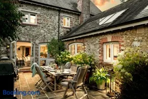 The Courtyard Suite - Image 1