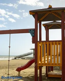 Beachfront Apt Makenzy Larnaca - Image 2