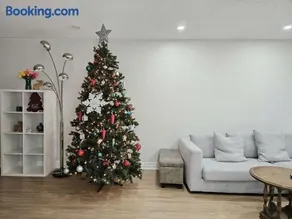 A Home Away-Cozy Guest Room in Toronto - Image 5