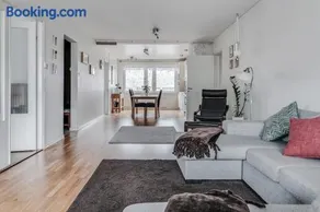 Close to City and Airport - Shared room in family apartment - Image 4