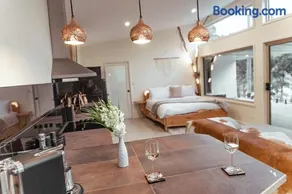 Bruny Island Oceanfront Luxe Cabin with Spa - Image 2