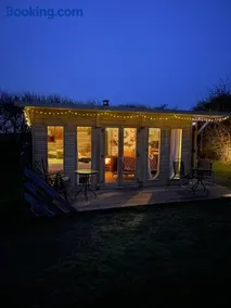 Yellowhammer Hut at Carr House Farm - Image 3