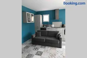 Logement avec terrasse attenant à une villa - Image 2