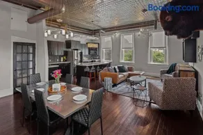 Broadway Luxe Loft - Image 1