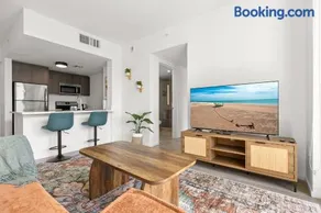 Breezy Stays Luxury Residences - near Kaseya Center - Image 1