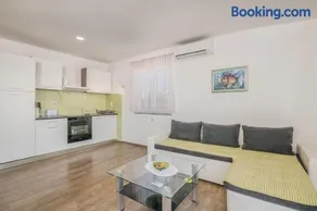 Nice apartment with balcony very close to the sea - Image 5