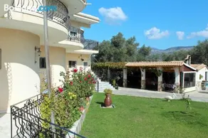 ILEKTRA Apartment Red - Image 3