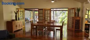 Berry Springs Tropical Retreat - Image 2