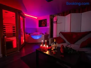 Nuit Défendue - Jacuzzi, sauna & expérience intime avec pièce secrète - Image 4