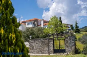 Villa Pirgadikia - Image 1