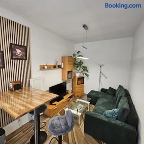 Max's Hinterhaus - Image 1