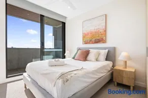 Stylish & Modern 2BR with HUGE Balcony =& Car Park! - Image 3