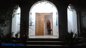 Charming villa with a private pool - Image 4