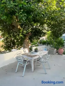 Yayas Family House - Image 3