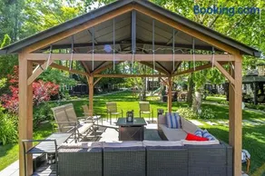 Spacious Ground Floor Garden View Apartment - Image 3